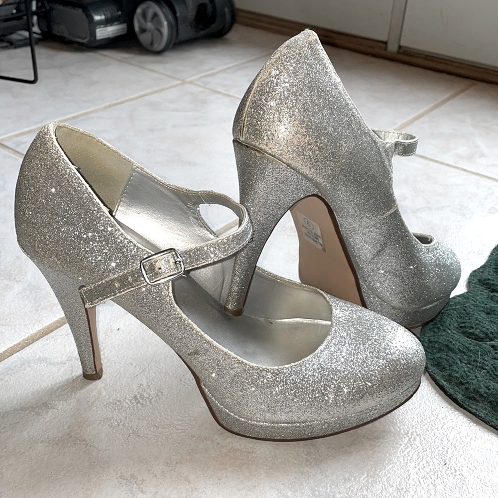 Sparkly silver heels!
